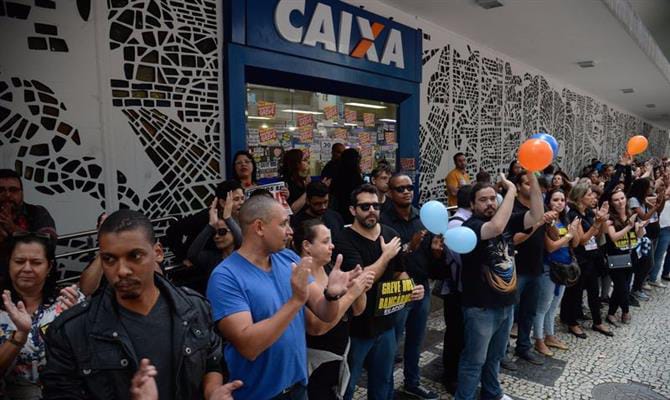 Em nova rodada de negociação, Caixa apresenta proposta aos bancários